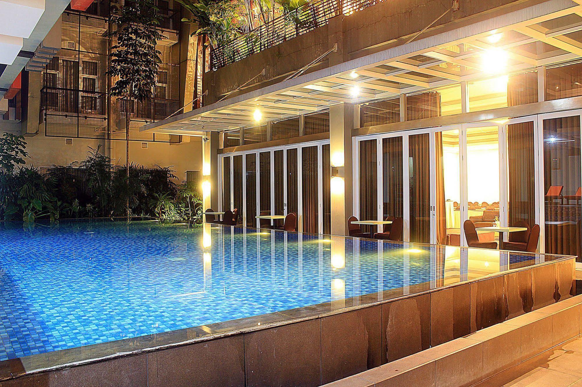 Hotel Zen Premium Setrawangi Raya Bandung Exteriér fotografie