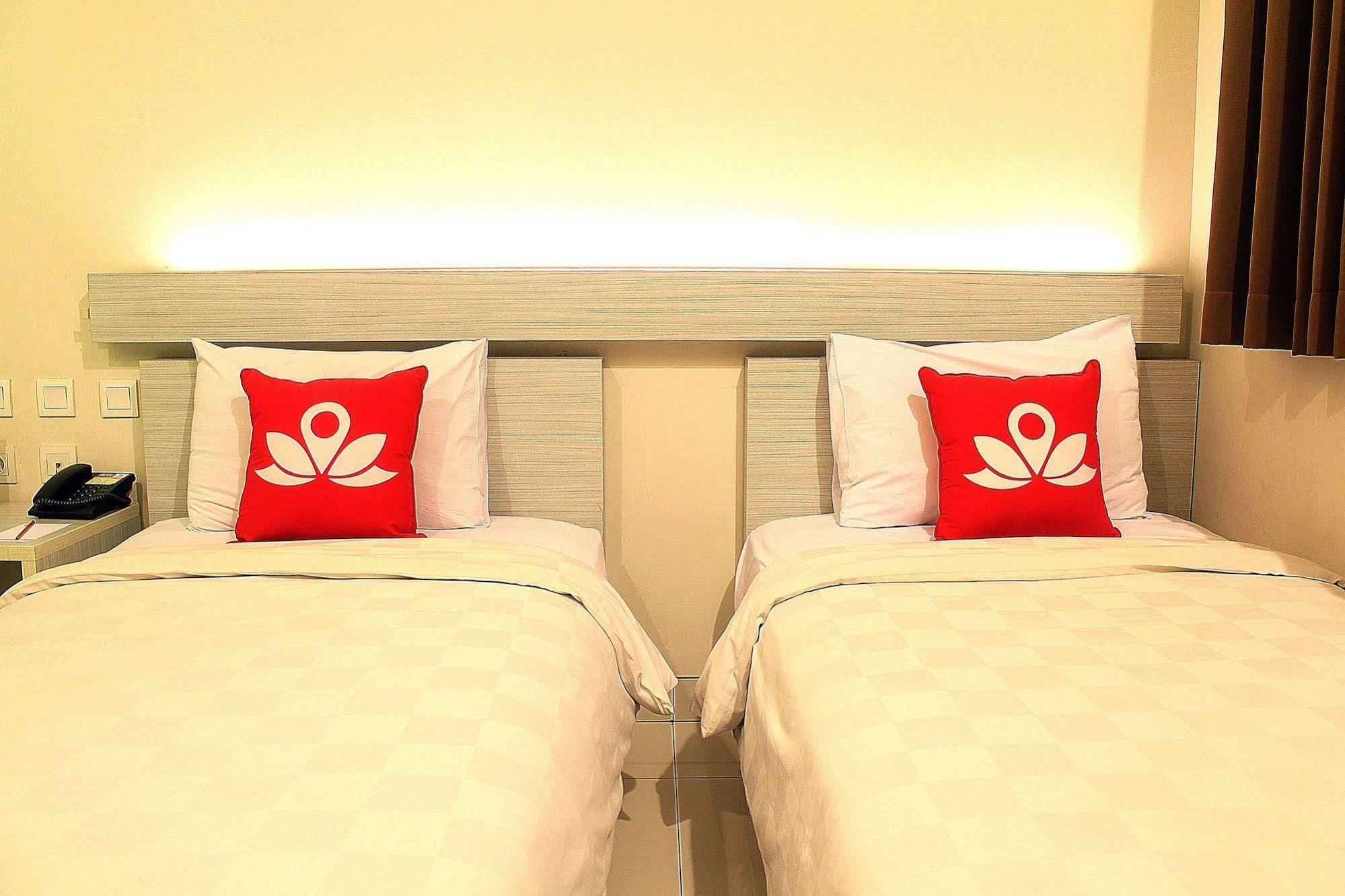 Hotel Zen Premium Setrawangi Raya Bandung Exteriér fotografie