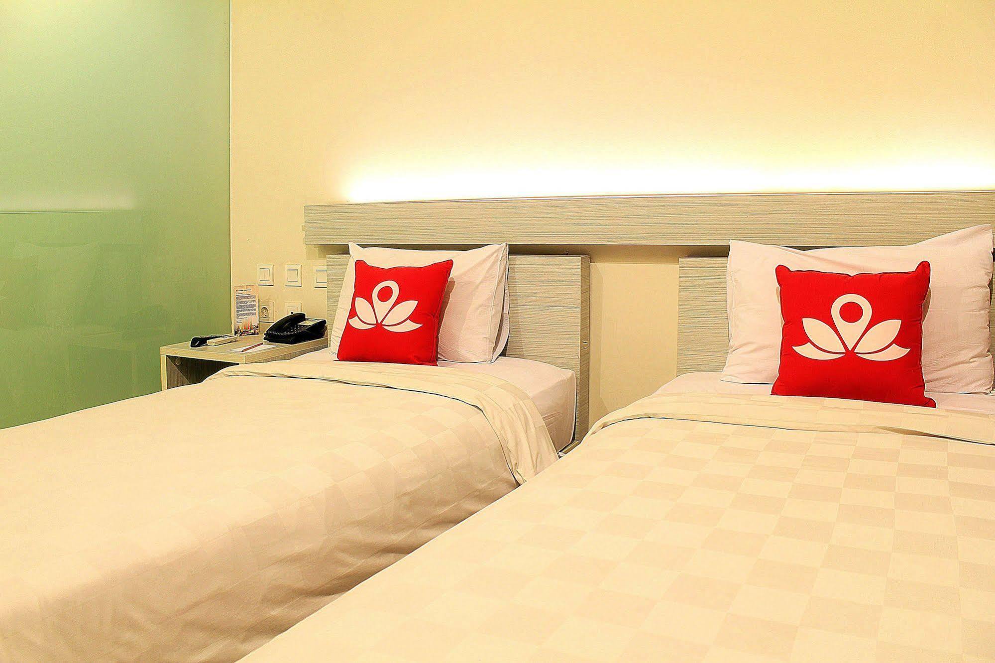 Hotel Zen Premium Setrawangi Raya Bandung Exteriér fotografie