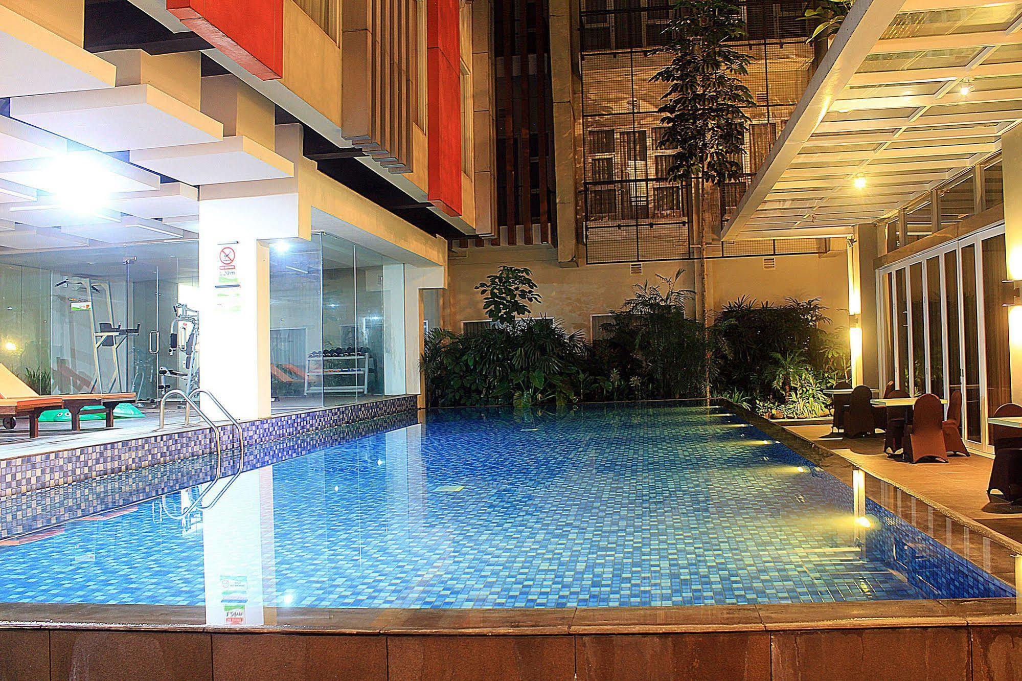 Hotel Zen Premium Setrawangi Raya Bandung Exteriér fotografie
