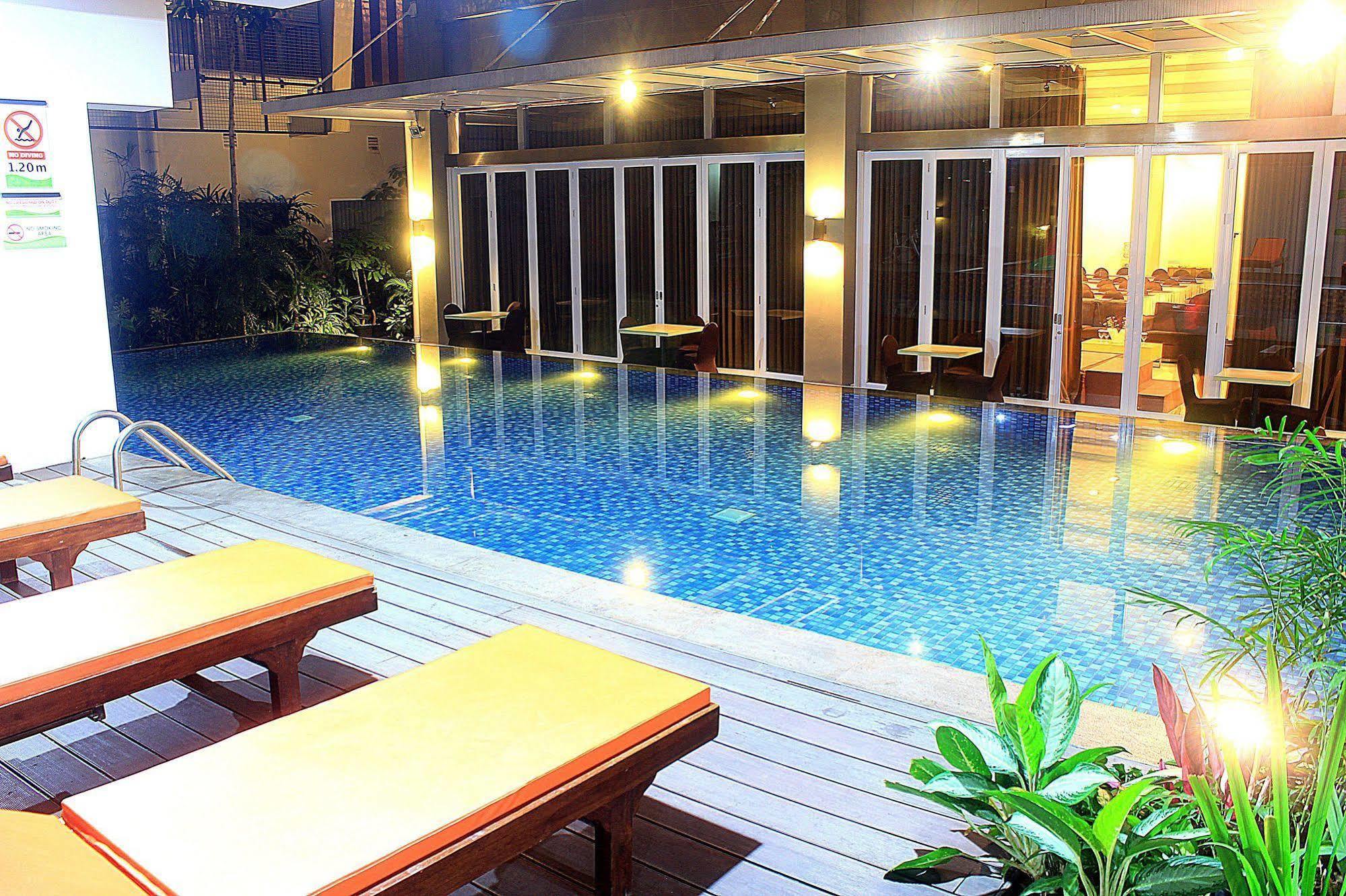 Hotel Zen Premium Setrawangi Raya Bandung Exteriér fotografie