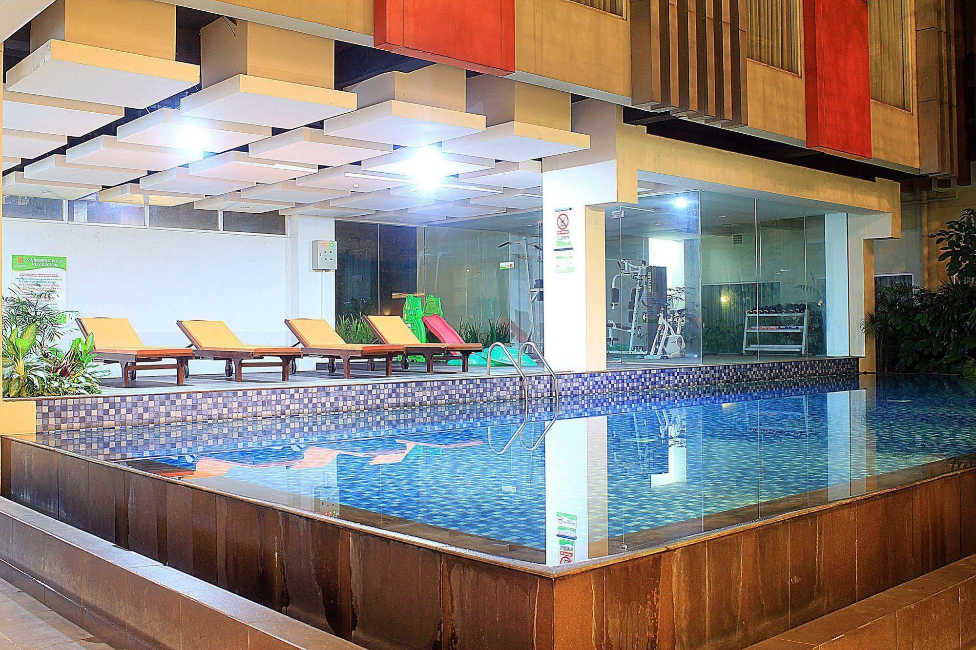 Hotel Zen Premium Setrawangi Raya Bandung Exteriér fotografie