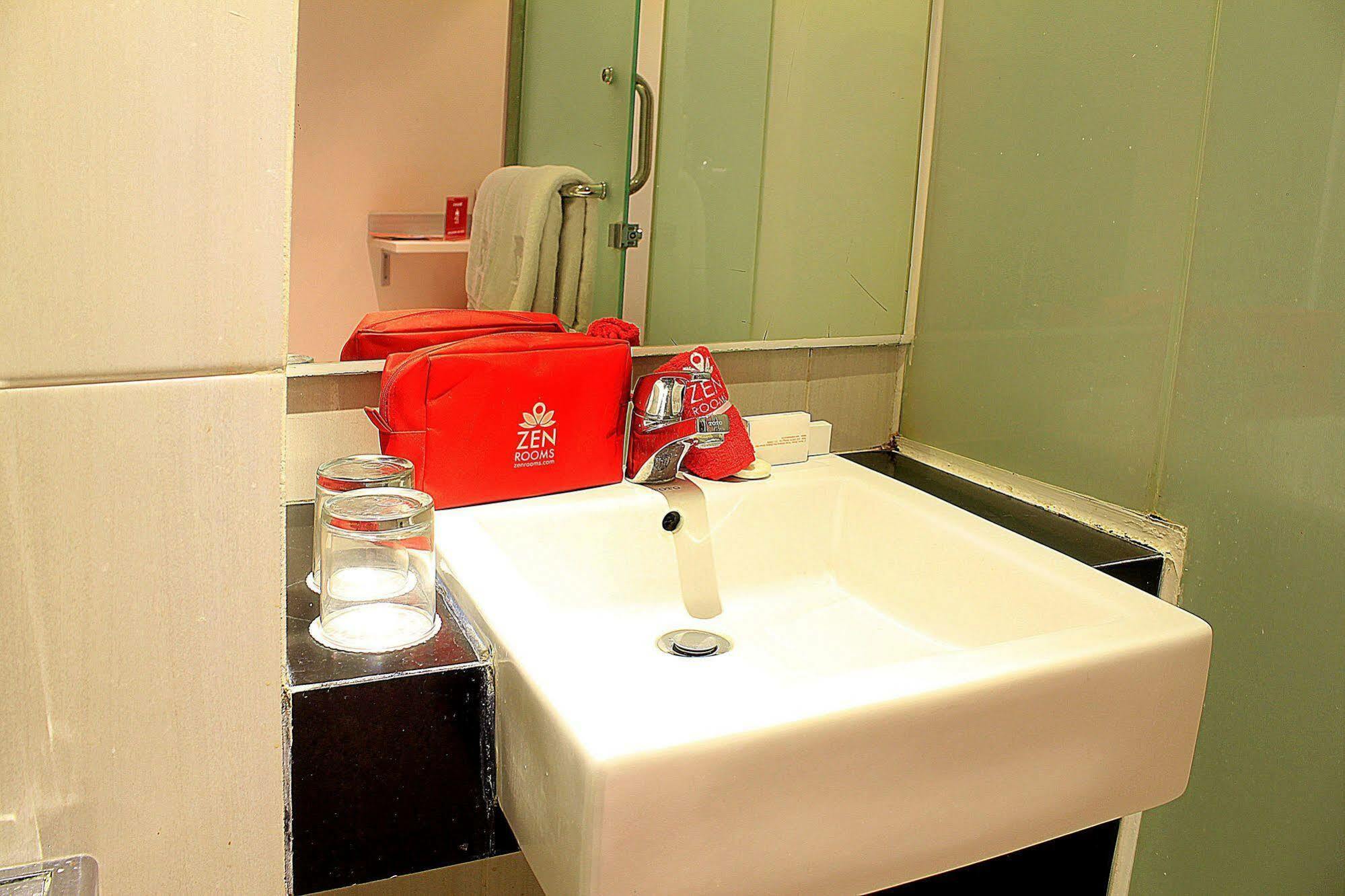 Hotel Zen Premium Setrawangi Raya Bandung Exteriér fotografie